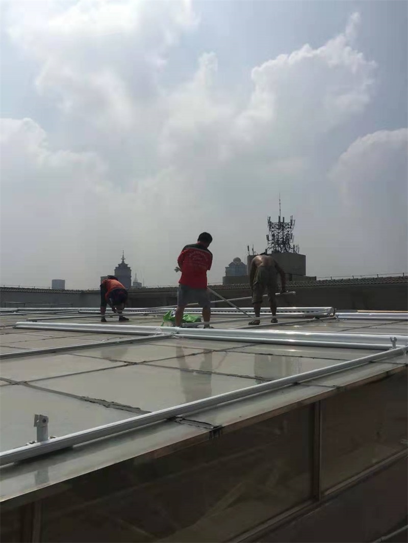 天幕篷和室內(nèi)遮陽(yáng)簾