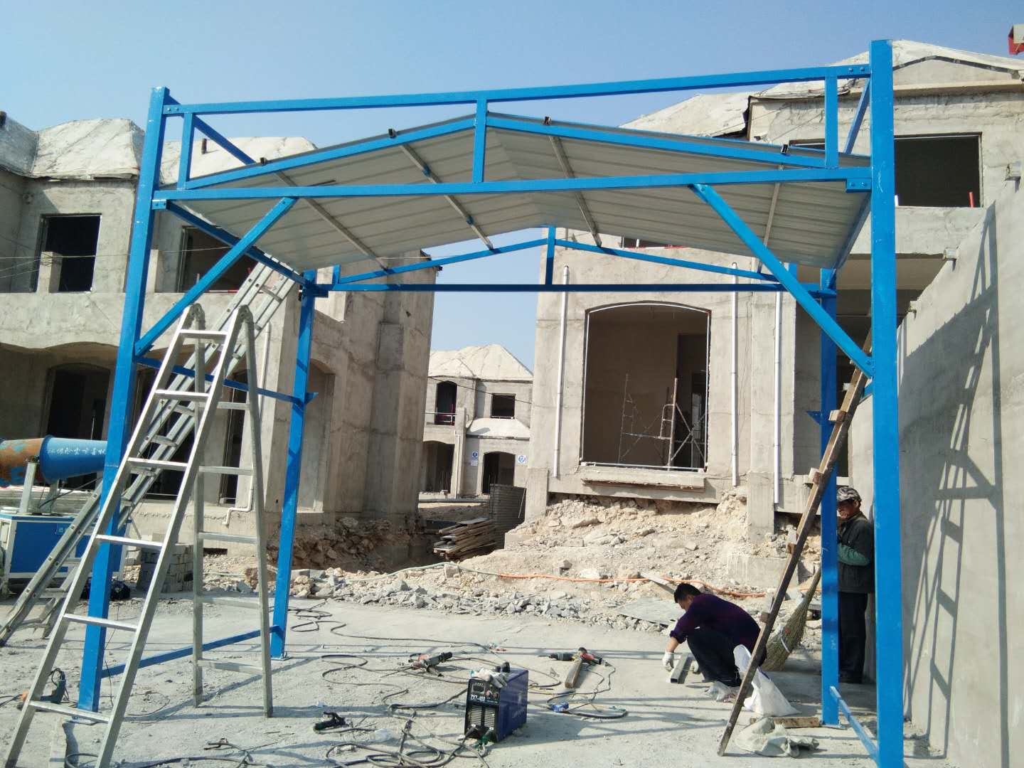 濟南停車棚為什么會被積雪壓塌？