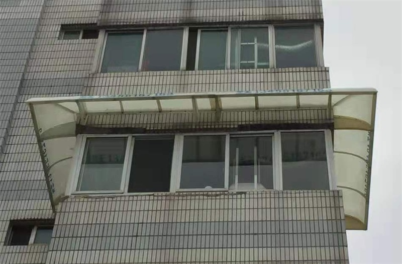 如何解決鋼結(jié)構(gòu)雨棚的漏水問題？